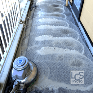 アパート廊下の洗浄