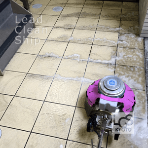 マンション共用階段の洗浄作業