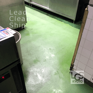 厨房床面清掃後３