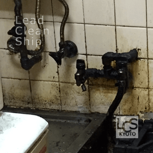 厨房水道蛇口の清掃前
