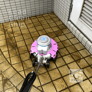 磁器タイルの洗浄中