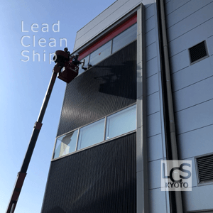 高所ガラス清掃・高所作業車