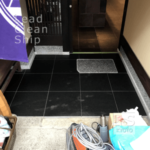 御影石にコーティング剤を塗布・京都市