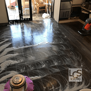 飲食店の床清掃前