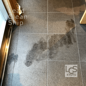 御影石しみ抜き施工前