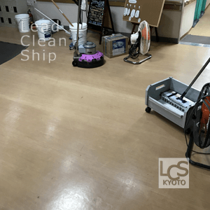 施設の床面洗浄ワックス施工前