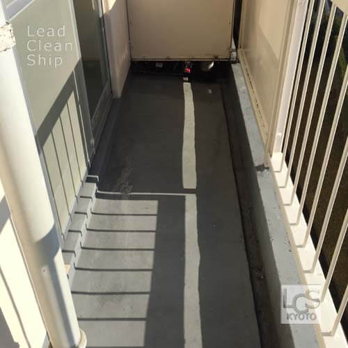 ベランダの丸洗いと鳥糞除去後