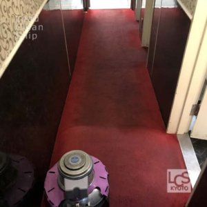 居抜き店舗のカーペット洗浄中