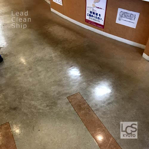 ワックス剥離前の床