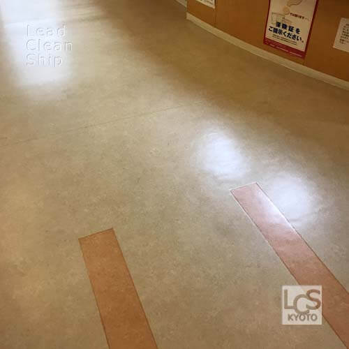 ワックス剥離後の床