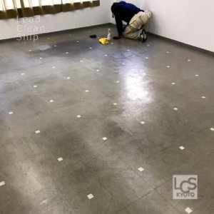 接着剤の除去作業