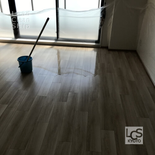 フローリングのワックス剥離作業