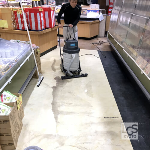 スーパーマーケットで汚水回収