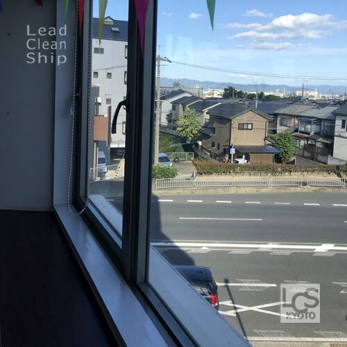 粘着剤除去後のガラス