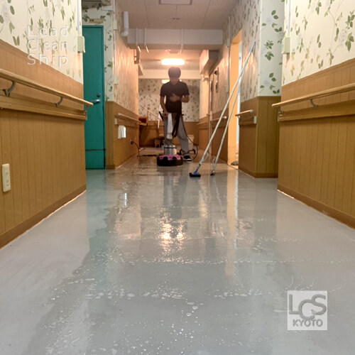 大阪府松原市の福祉施設の床面洗浄作業