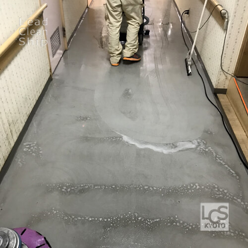 大阪府松原市の福祉施設の床面洗浄作業２