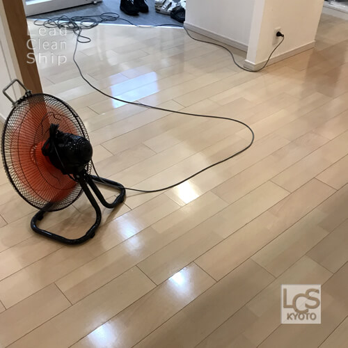 整骨院さまで床ワックスがけ