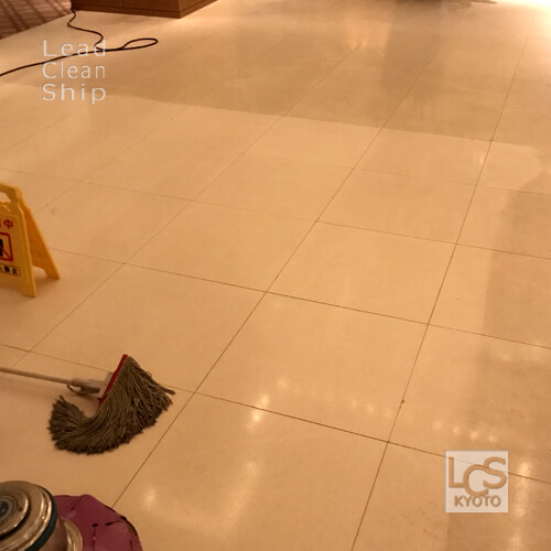 洗浄中のライムストーン