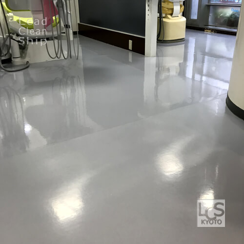 小児歯科クリニックさまで床面ワックス塗布