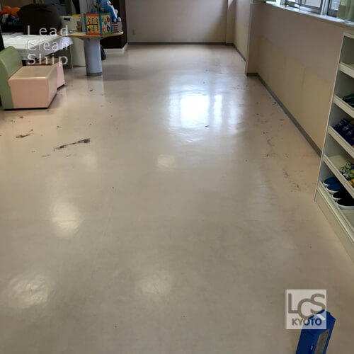 亀岡市のクリニックさま床作業前