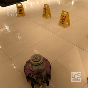 五つ星ホテルさまで床研磨作業1