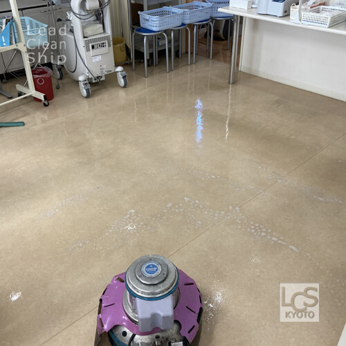 西京区の耳鼻科医院さま床洗浄ワックス１