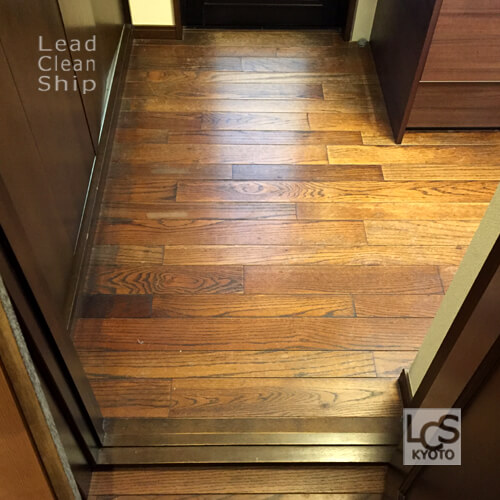 フローリングのニス塗装作業前