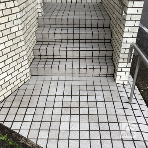 京都市北区の歯科クリニックさま外床タイル洗浄後
