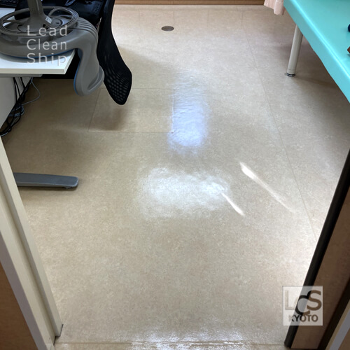 京都市右京区のクリニックさまで床清掃ワックス後