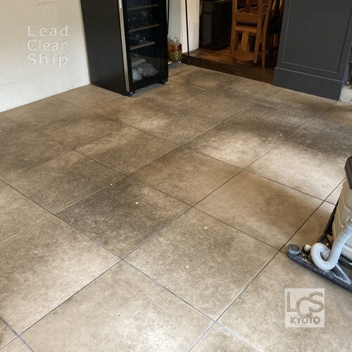 飲食店磁器タイルの洗浄前2