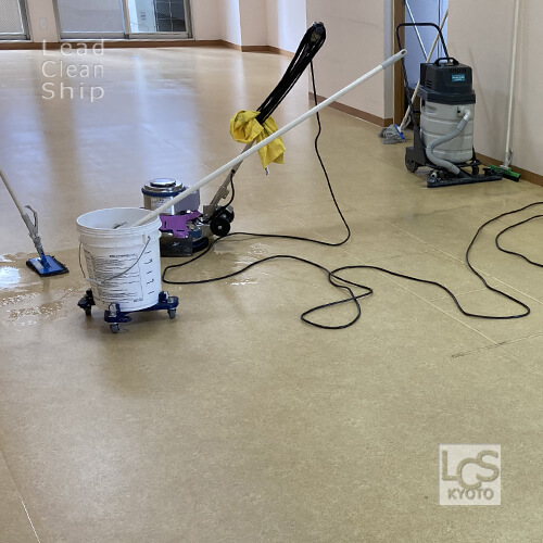デイサービス施設さま床洗浄ワックス３