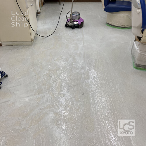 右京区の歯科医院さま床剥離中