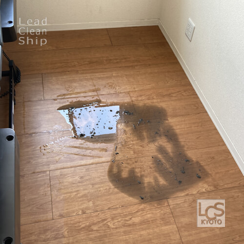 介護施設さまの床洗浄中