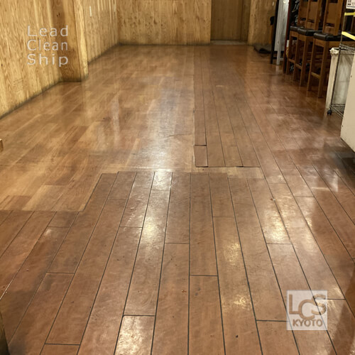 飲食店の床洗浄前