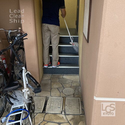 京都市下京区のマンション巡回清掃中１