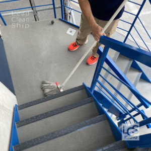 京都市下京区のマンション巡回清掃中４