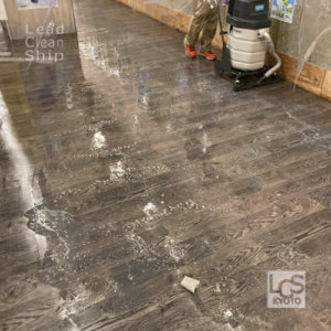 居酒屋さまの床ワックス定期清掃１