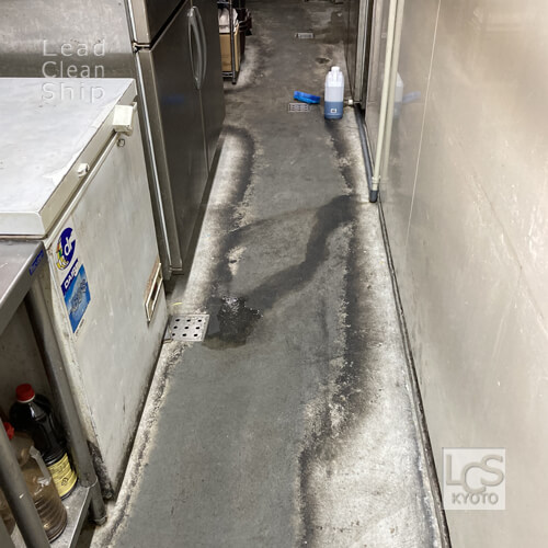 居酒屋さまの床ワックス定期清掃２