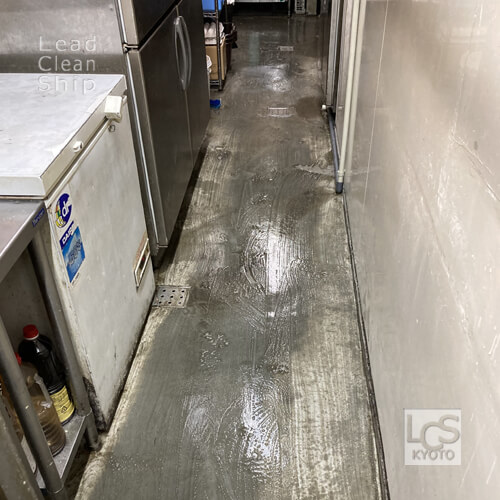 居酒屋さまの床ワックス定期清掃３