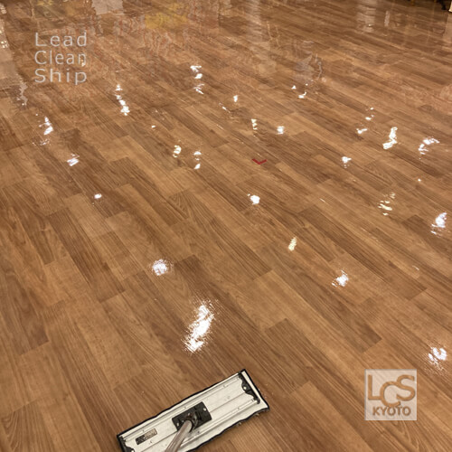 居酒屋さんのフロア清掃