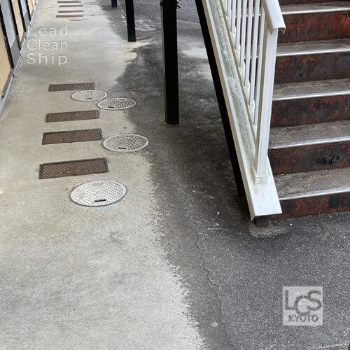 アパートの長年の汚れ高圧洗浄前