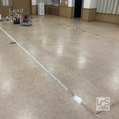 右京区の施設さま床洗浄前２