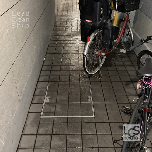 中京区マンションのエントランス洗浄後