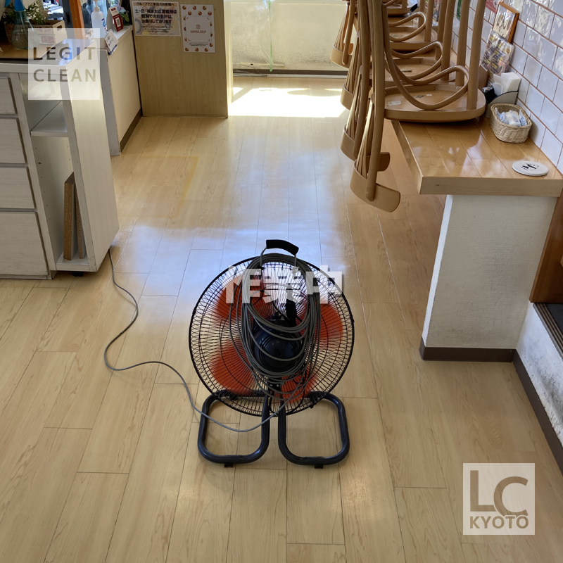 京都市中京区のカフェ店舗さま：剥離作業中２