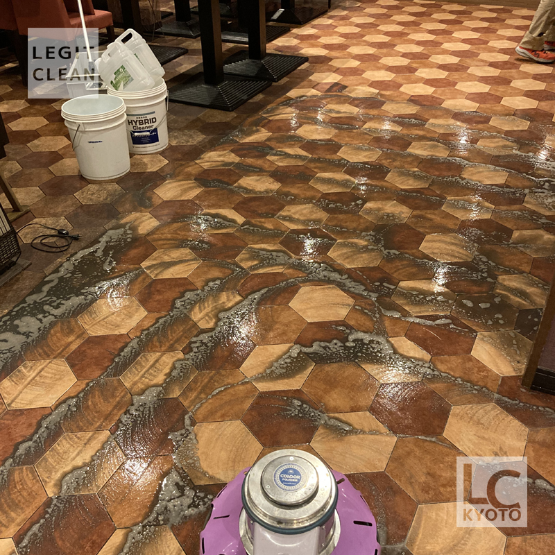 京都市下京区の民族料理店さまで床洗浄作業