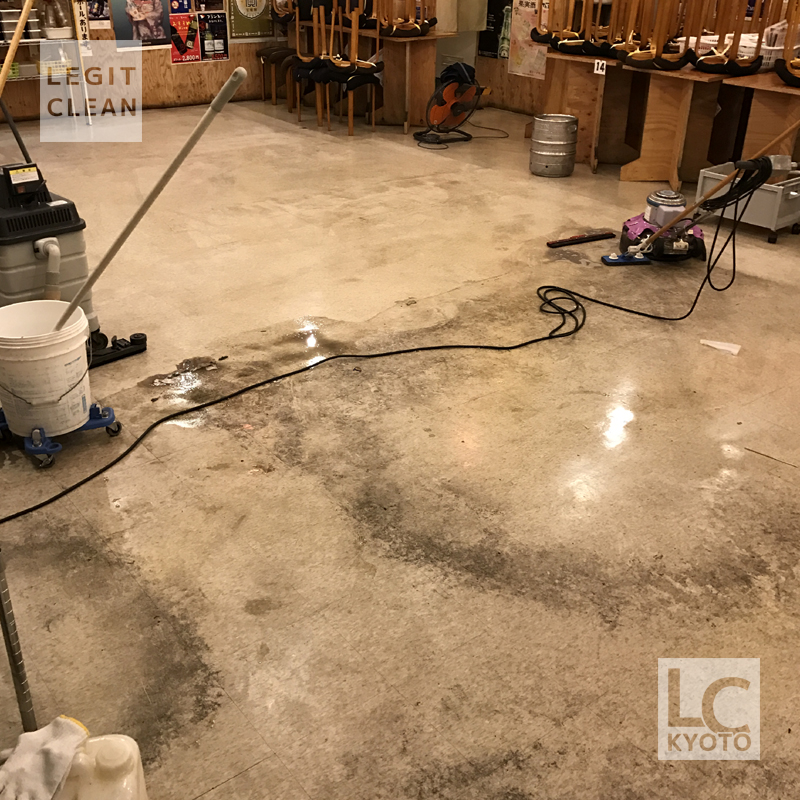 京都市南区の居酒屋店舗さま床洗浄作業