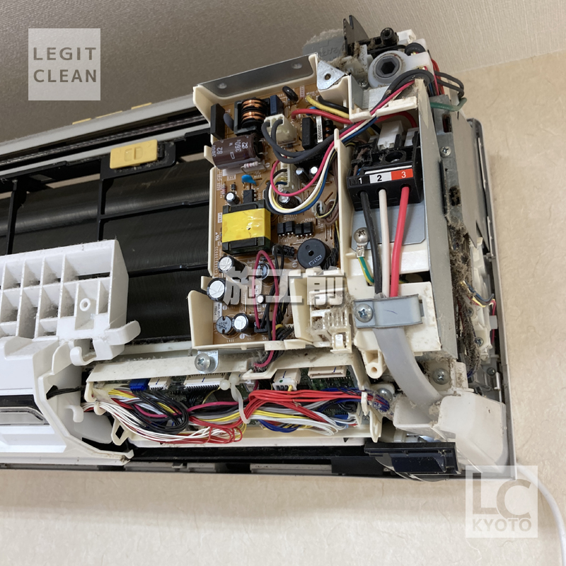 お掃除機能付きエアコン（RAS-X40E2）の電装基盤
