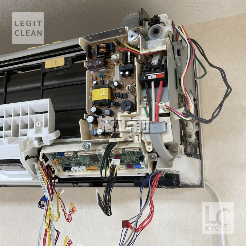 お掃除機能付きエアコン（RAS-X40E2）の電装基盤分解
