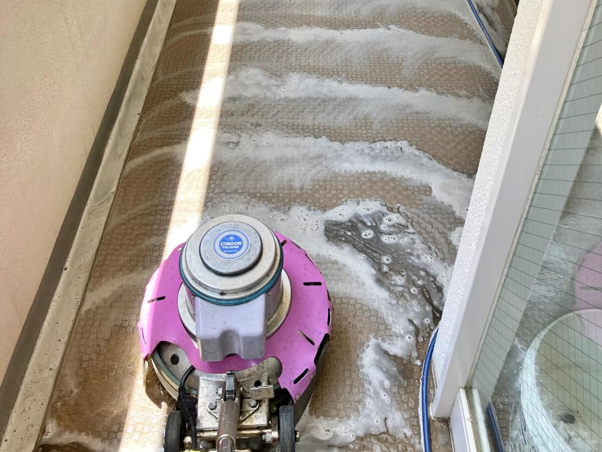 共用廊下ポリッシャー洗浄