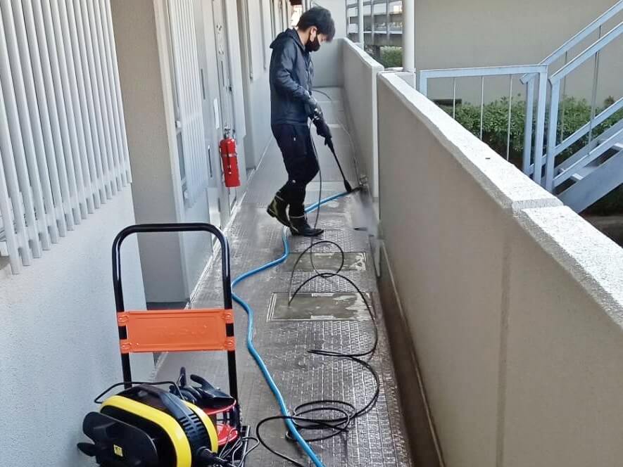 共用廊下高圧洗浄